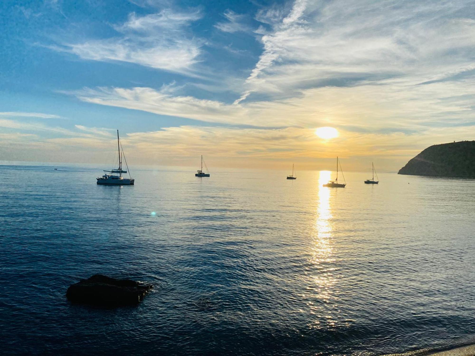 Jardines De Adnania En Marina Del Este Con Vista Al Mar Ada La Herradura  Luaran gambar