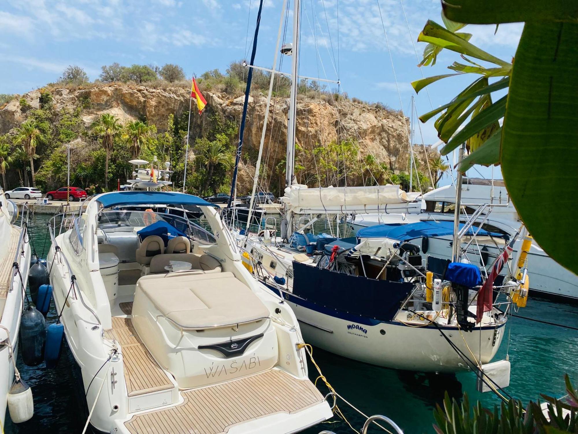 Jardines De Adnania En Marina Del Este Con Vista Al Mar Ada La Herradura  Luaran gambar